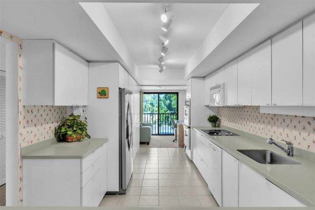 5635 GULF OF MEXICO DRIVE 202, Longboat Key, FL 34228