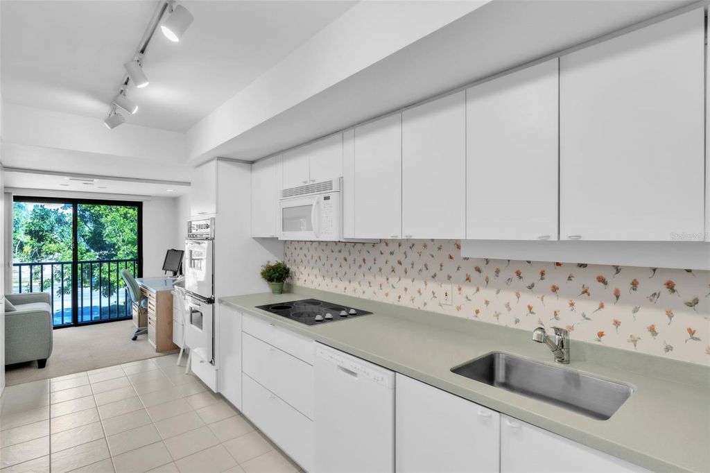 Image 17 of property listing at 5635 GULF OF MEXICO DRIVE 202, Longboat Key, FL 34228