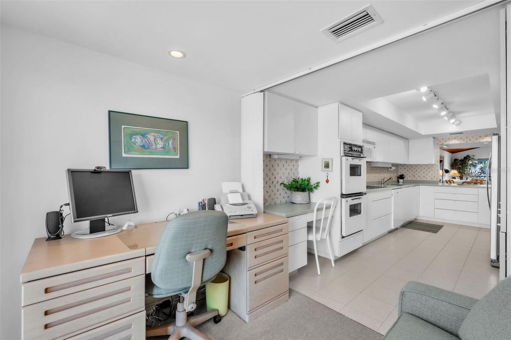 Image 20 of property listing at 5635 GULF OF MEXICO DRIVE 202, Longboat Key, FL 34228