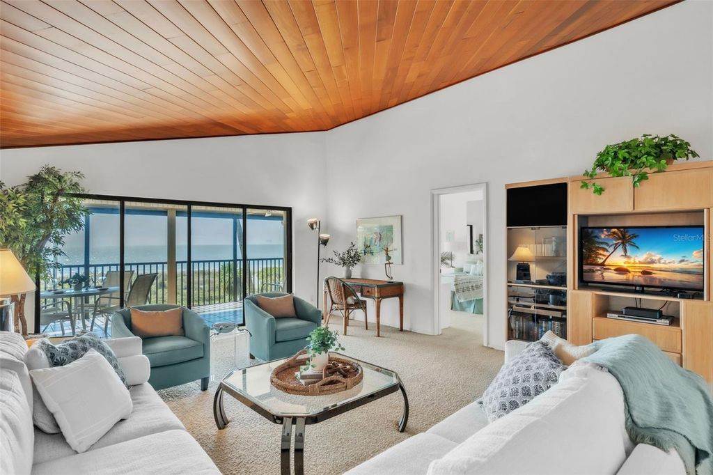 Image 3 of property listing at 5635 GULF OF MEXICO DRIVE 202, Longboat Key, FL 34228