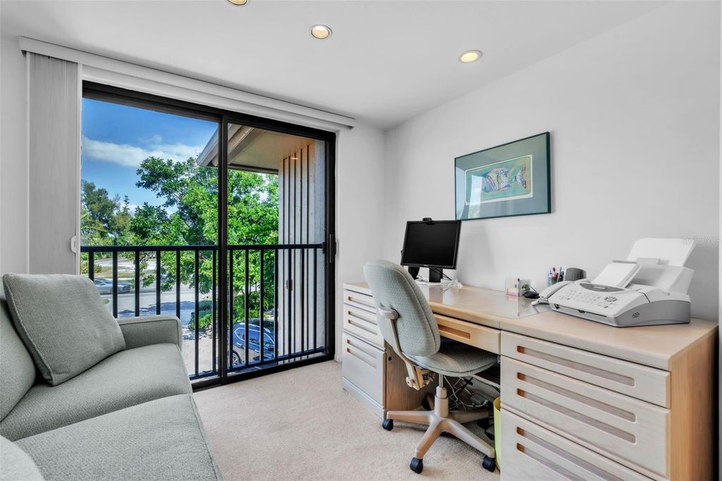 Image 21 of property listing at 5635 GULF OF MEXICO DRIVE 202, Longboat Key, FL 34228