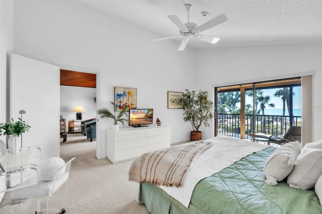 Image 24 of property listing at 5635 GULF OF MEXICO DRIVE 202, Longboat Key, FL 34228