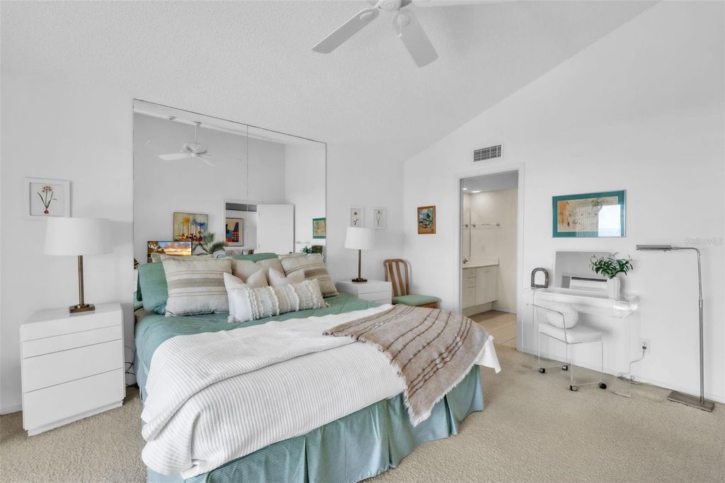 Image 26 of property listing at 5635 GULF OF MEXICO DRIVE 202, Longboat Key, FL 34228