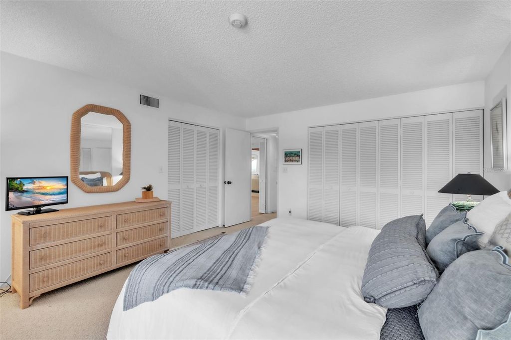 Image 33 of property listing at 5635 GULF OF MEXICO DRIVE 202, Longboat Key, FL 34228