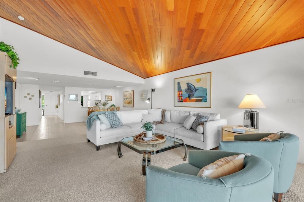 Image 6 of property listing at 5635 GULF OF MEXICO DRIVE 202, Longboat Key, FL 34228