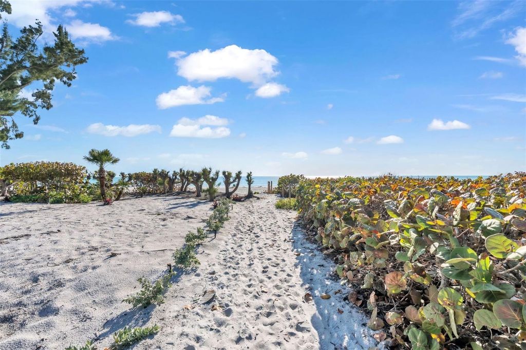 Image 52 of property listing at 5635 GULF OF MEXICO DRIVE 202, Longboat Key, FL 34228