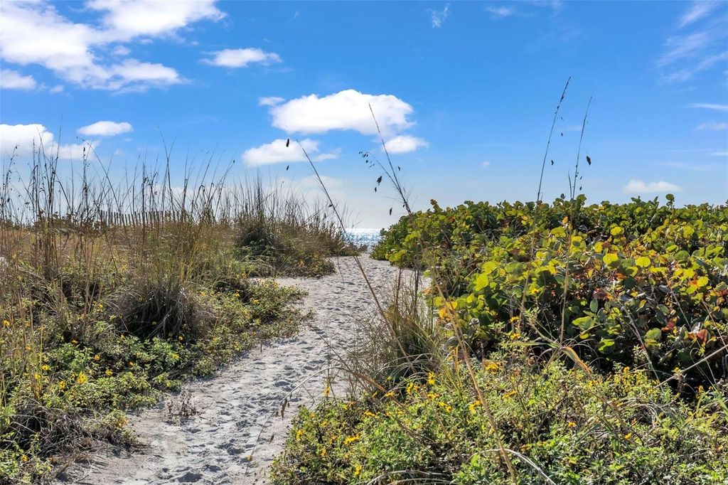 Image 55 of property listing at 5635 GULF OF MEXICO DRIVE 202, Longboat Key, FL 34228