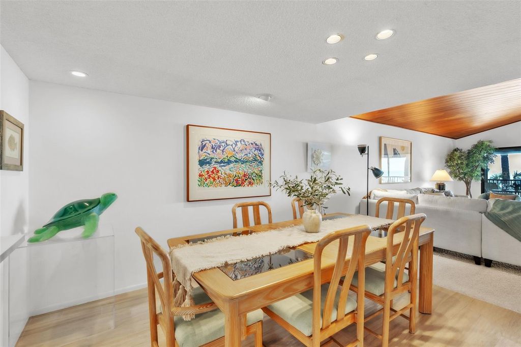 Image 9 of property listing at 5635 GULF OF MEXICO DRIVE 202, Longboat Key, FL 34228