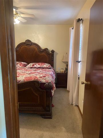 902 S Holly Avenue, Cleveland, TX 77327