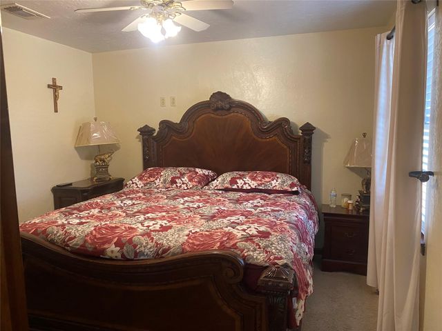 902 S Holly Avenue, Cleveland, TX 77327