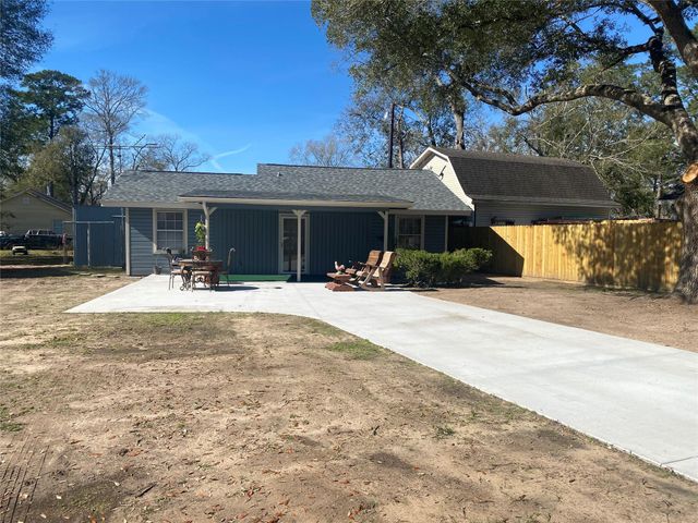 902 S Holly Avenue, Cleveland, TX 77327