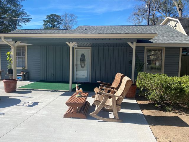 902 S Holly Avenue, Cleveland, TX 77327