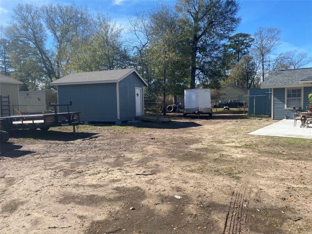 902 S Holly Avenue, Cleveland, TX 77327