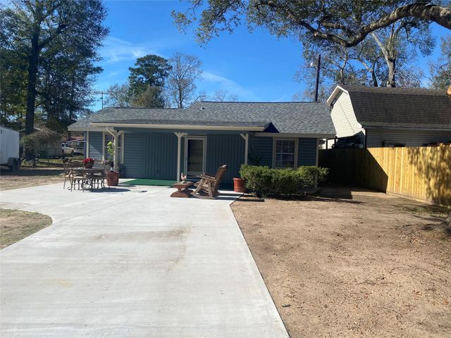 902 S Holly Avenue, Cleveland, TX 77327