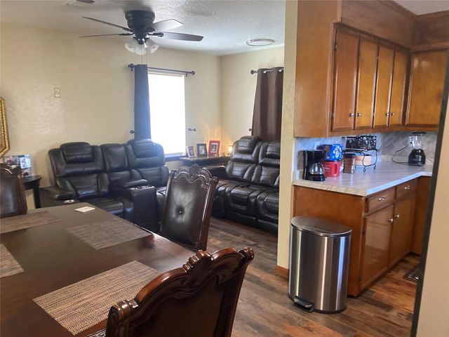 902 S Holly Avenue, Cleveland, TX 77327