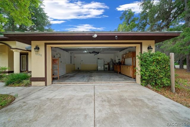 10190 N Athenia Drive, Citrus Springs, FL 34434