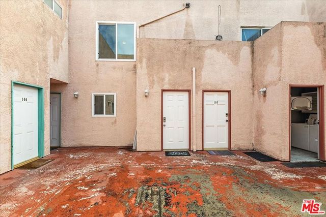 708 N Eucalyptus Avenue 104, Inglewood, CA 90302