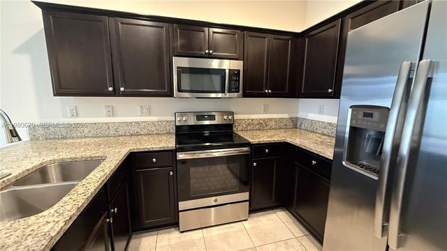 10348 W 33rd Ln 10348, Hialeah, FL 33018