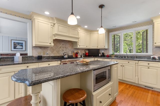101 Two Ponds Road, Falmouth, MA 02540