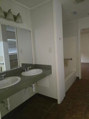 414 S Center St., Longview, TX 75601