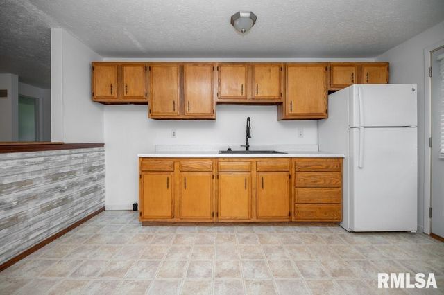 2003 CHICORY Road, Pekin, IL 61554