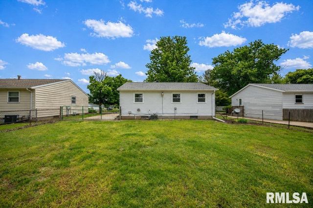 2003 CHICORY Road, Pekin, IL 61554
