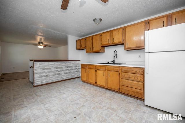 2003 CHICORY Road, Pekin, IL 61554