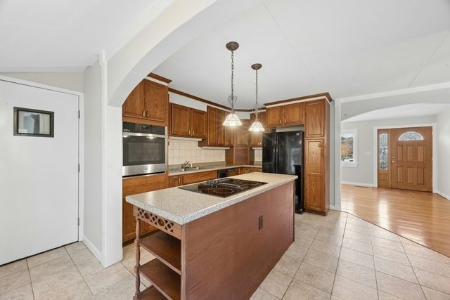 67 Crestwood Drive, Northborough, MA 01532