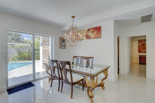 2601 NE 11th Ct, Fort Lauderdale, FL 33304