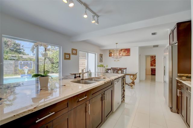 2601 NE 11th Ct, Fort Lauderdale, FL 33304