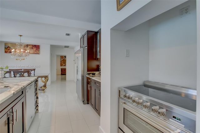 2601 NE 11th Ct, Fort Lauderdale, FL 33304