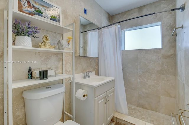 2601 NE 11th Ct, Fort Lauderdale, FL 33304