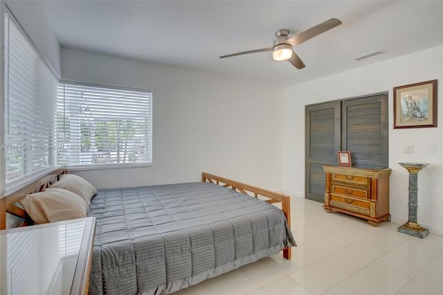 2601 NE 11th Ct, Fort Lauderdale, FL 33304