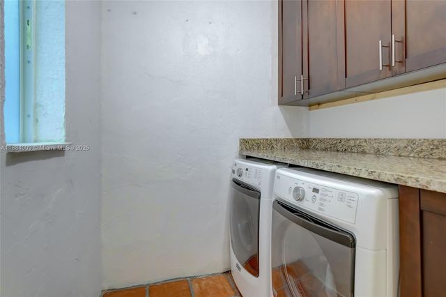 2601 NE 11th Ct, Fort Lauderdale, FL 33304