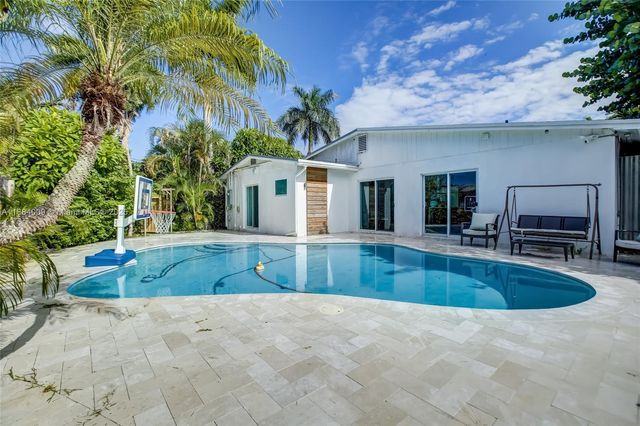 2601 NE 11th Ct, Fort Lauderdale, FL 33304