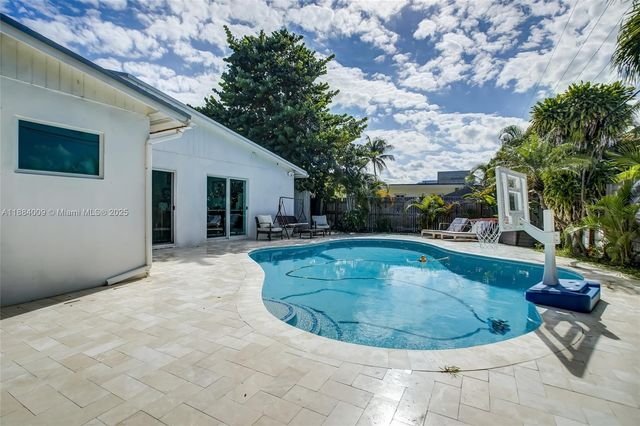 2601 NE 11th Ct, Fort Lauderdale, FL 33304