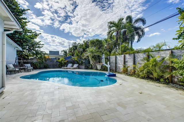 2601 NE 11th Ct, Fort Lauderdale, FL 33304