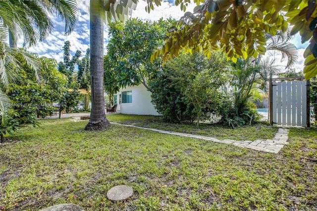 2601 NE 11th Ct, Fort Lauderdale, FL 33304
