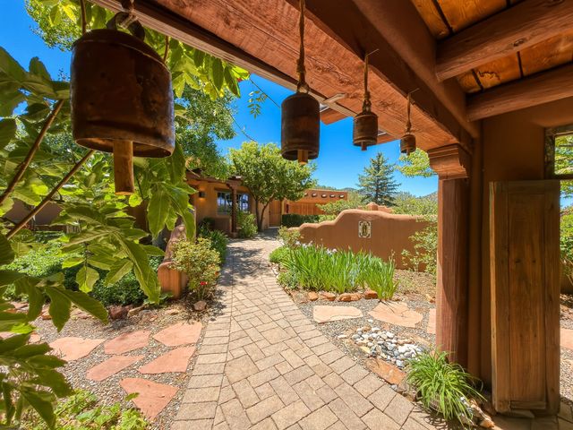 707 Joaquin Lane, Santa Fe, NM 87505