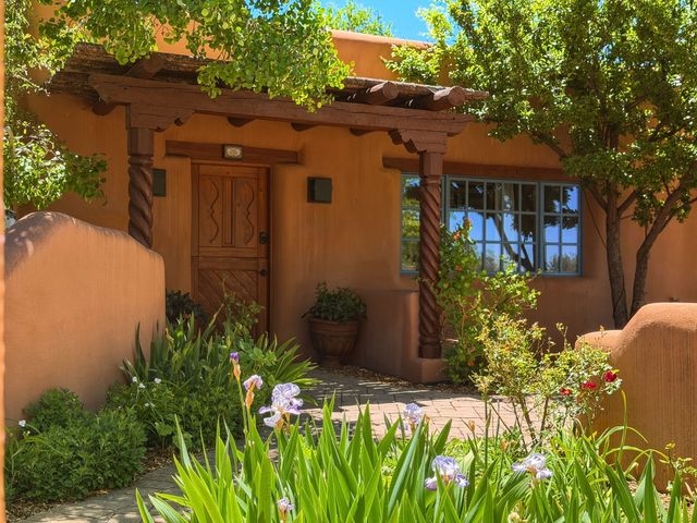 707 Joaquin Lane, Santa Fe, NM 87505