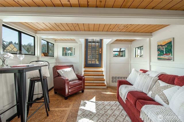 1080 W Ewing Place #E1, Seattle, WA 98119