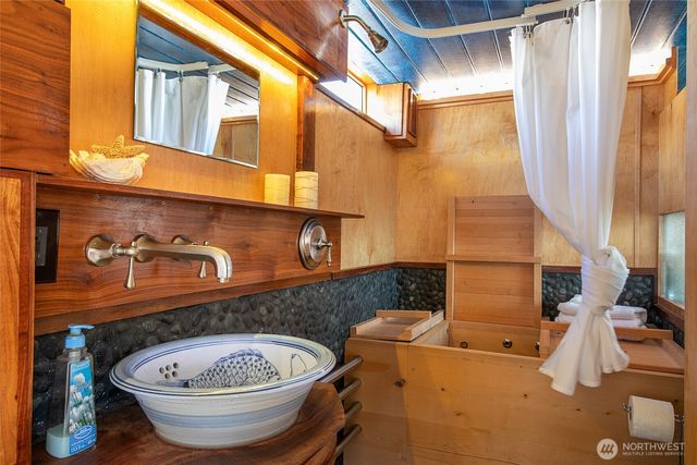 1080 W Ewing Place #E1, Seattle, WA 98119