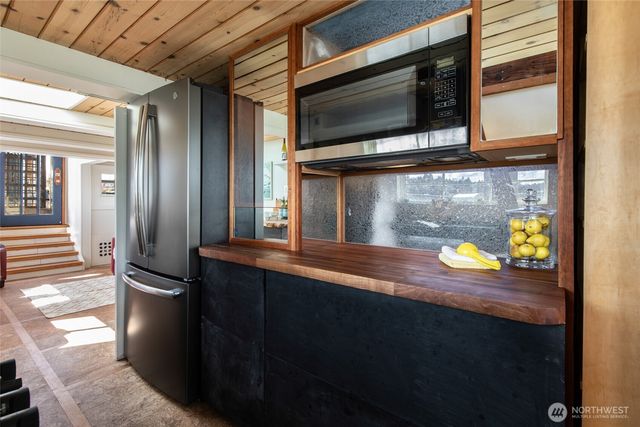 1080 W Ewing Place #E1, Seattle, WA 98119