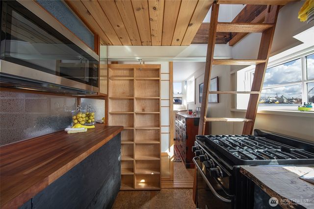 1080 W Ewing Place #E1, Seattle, WA 98119