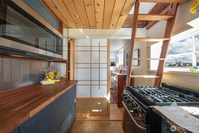 1080 W Ewing Place #E1, Seattle, WA 98119