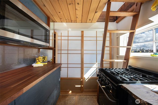 1080 W Ewing Place #E1, Seattle, WA 98119