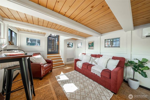 1080 W Ewing Place #E1, Seattle, WA 98119