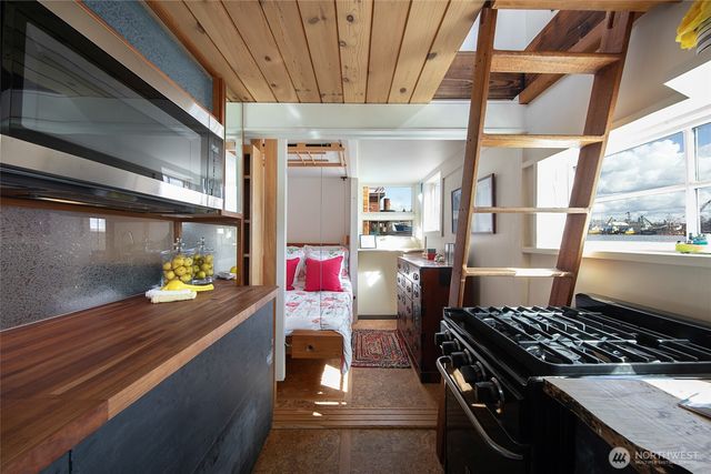 1080 W Ewing Place #E1, Seattle, WA 98119