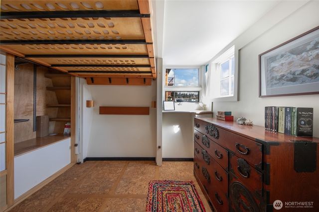1080 W Ewing Place #E1, Seattle, WA 98119
