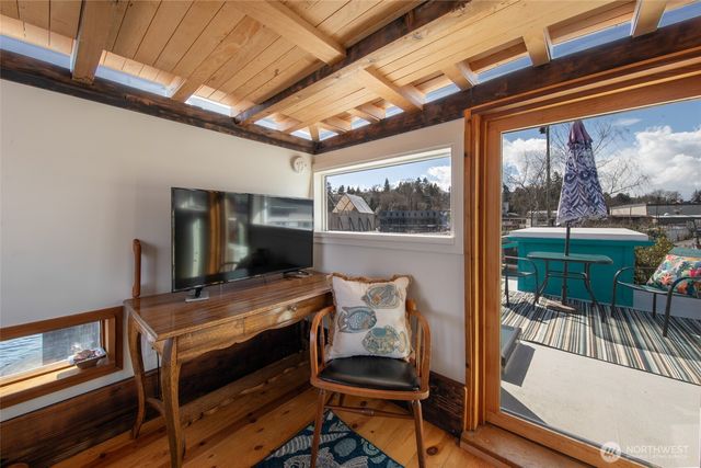 1080 W Ewing Place #E1, Seattle, WA 98119